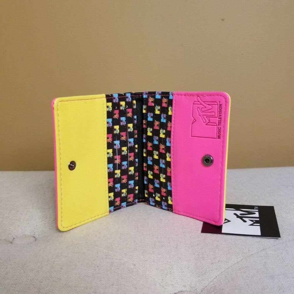 Loungefly MTV Bi Fold Flap Wallet NEW - Picture 9 of 12